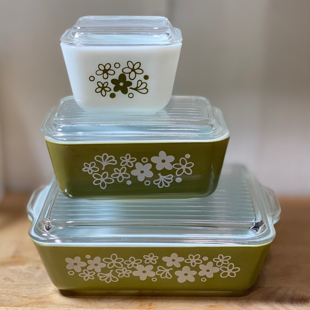 Vintage Pyrex refrigerator containers